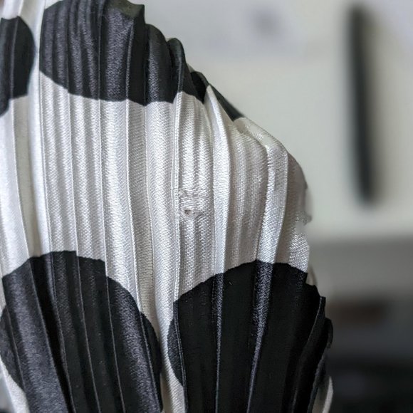 Y2K Pleated Black and White Polka Dot Blouse - Picture 6 of 6